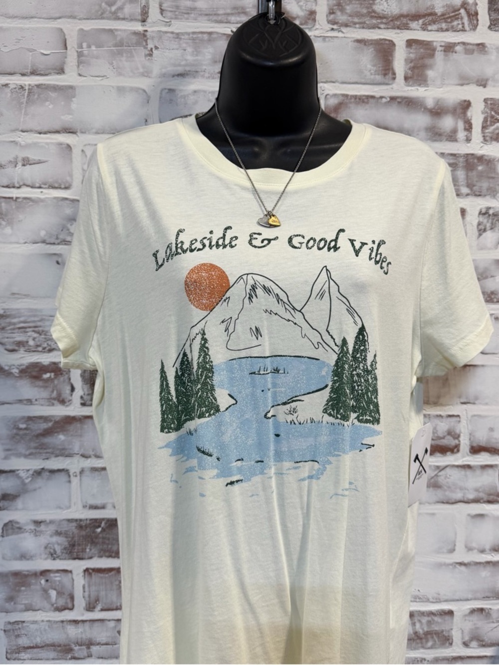 Cream Graphic Mountain T-Shirt - Good Vibes large